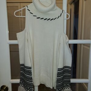 VENUS Ivory and Ebony Turtleneck Sweater